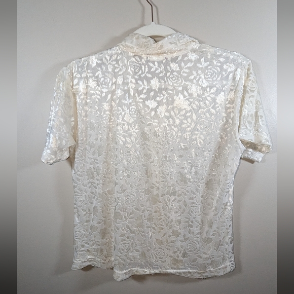 Vintage short sleeve button up w/ floral flocking - Picture 4 of 4